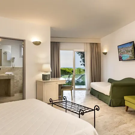 Grand In 4* פורטו צ'רבו